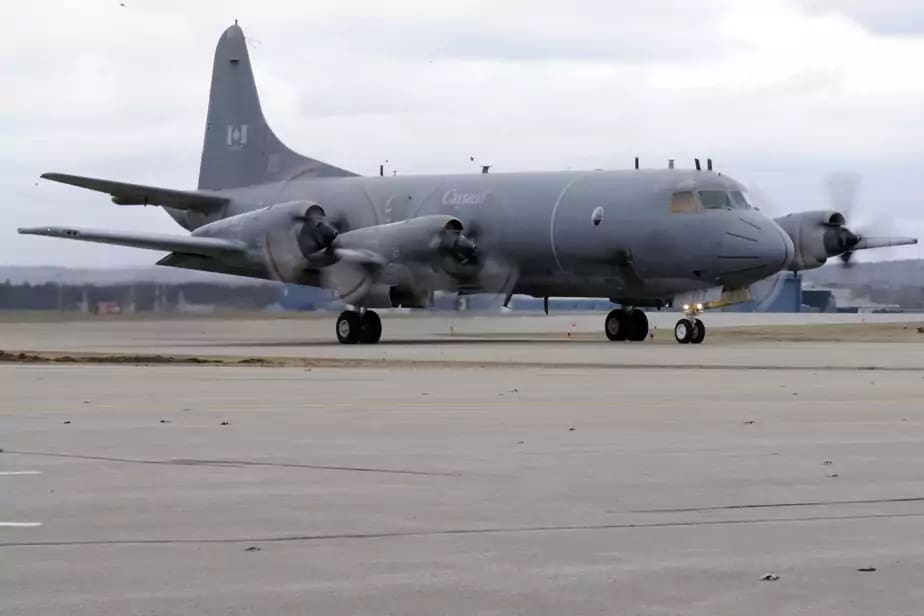 avion sur une piste d'attérissage
