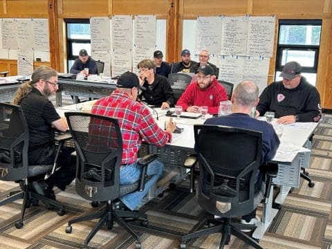 équie de travail lors d'un exercice.