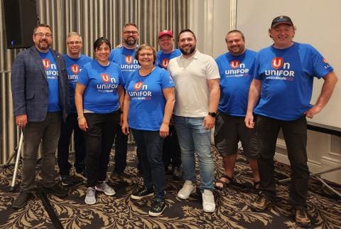 Plusieurs membres de l'unité syndicale CAE souriant