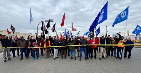 Les membres d&rsquo;Unifor Québec se mobilisent contre l&rsquo;utilisation de briseurs de grève en appui aux grévistes à l’Autoport du CN