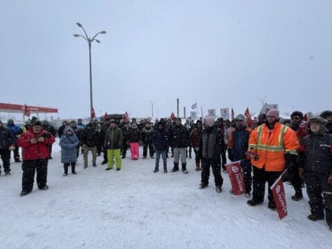 Crise forestière : Unifor manifestera jeudi matin à Baie-Comeau pour dénoncer l’inaction du ministère des Forêts